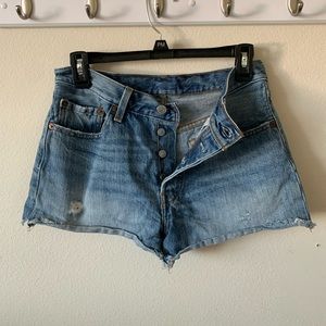 Levi’s 501 shorts | 27
